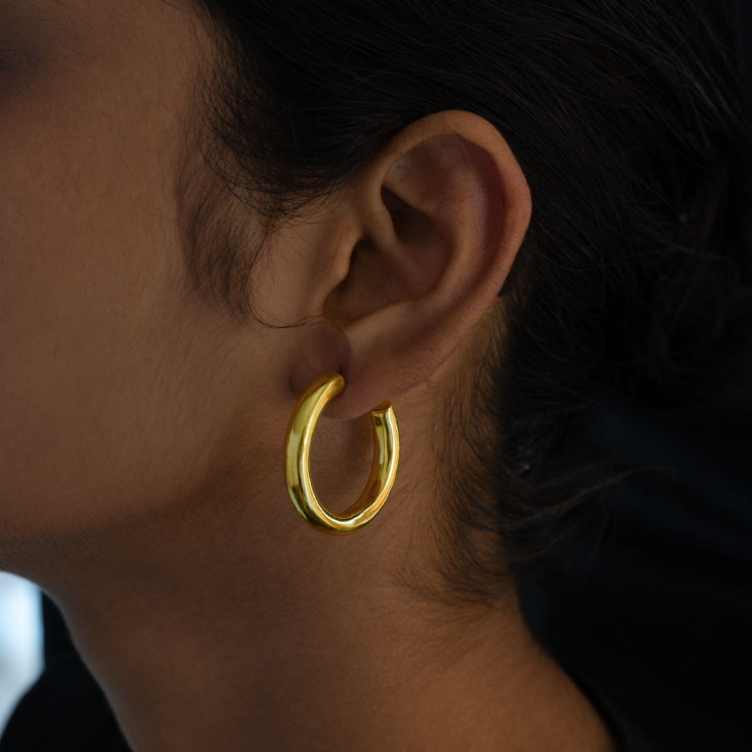 Arc Hoop Small | Must-Have Contemporary Hoop Earrings 