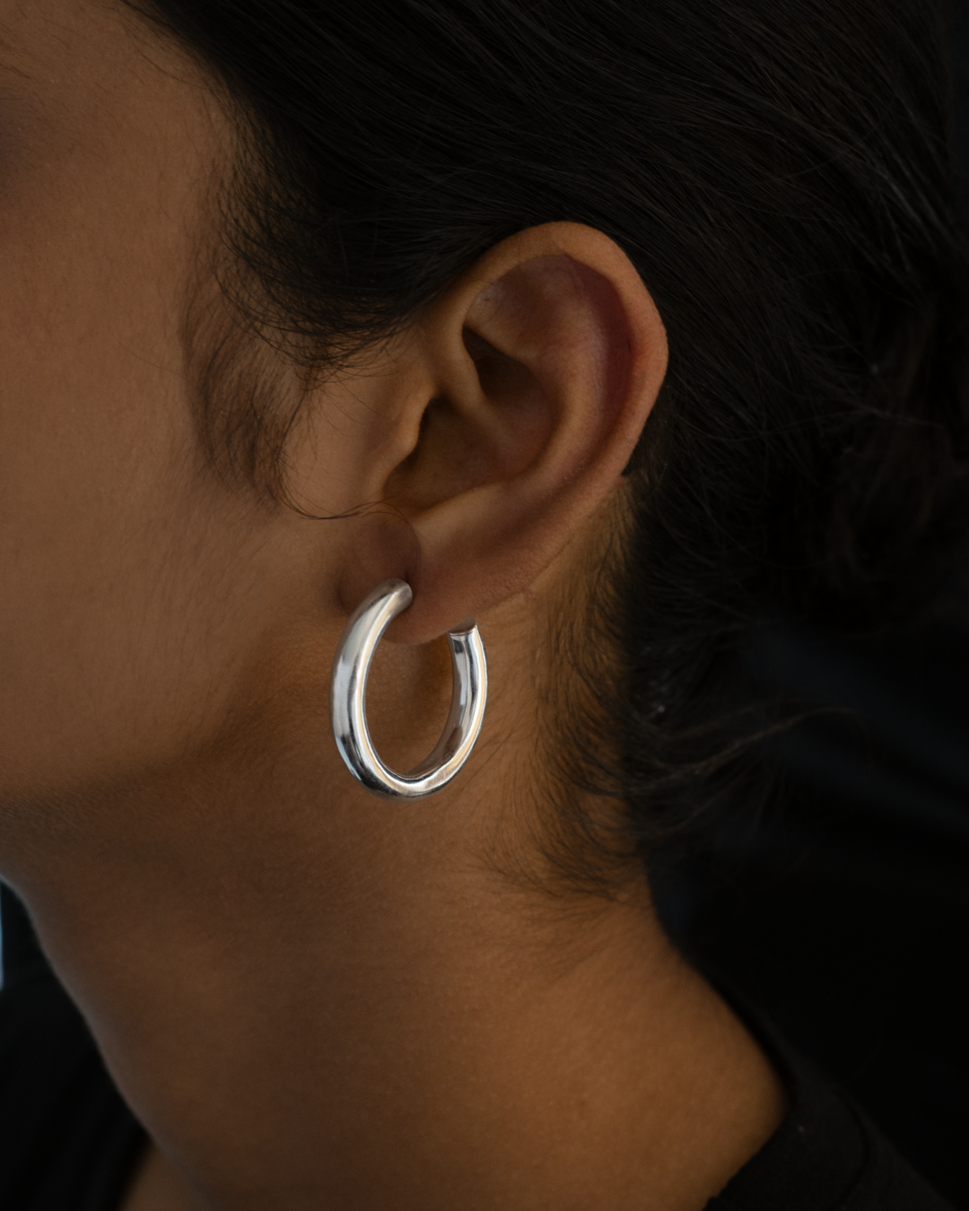 Arc Hoop Small | Must-Have Contemporary Hoop Earrings 